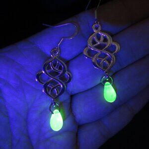 Openwork earrings with UG drops
